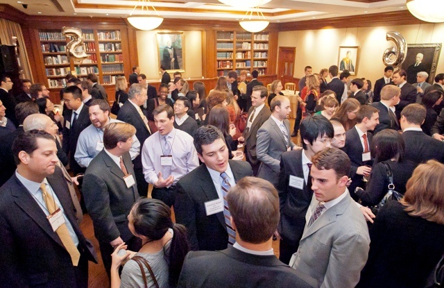 How to Leverage a Virtual Executive Assistant for Business Networking
