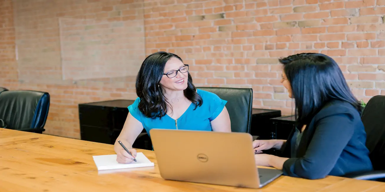 Photo of a manager having a 1:1 meeting with a high performer