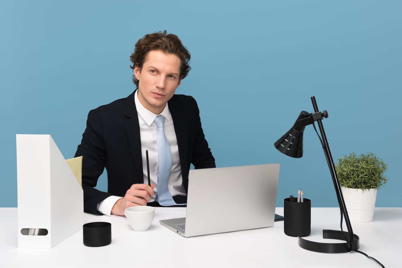 Reasons to Hire a Remote Executive Assistant Service